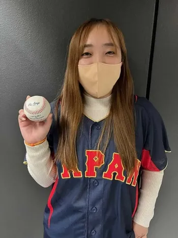 大谷翔平のホームランボールを獲得した女子大生・赤津優奈